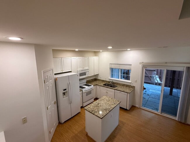 Building Photo - 2427 Dew Meadow Ct
