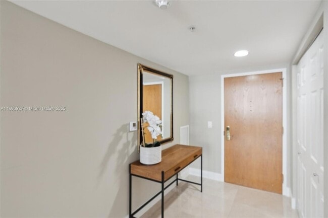 Foto del edificio - 16711 Collins Ave