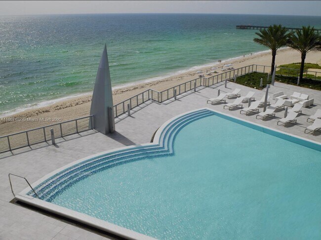 Foto del edificio - 17121 Collins Ave