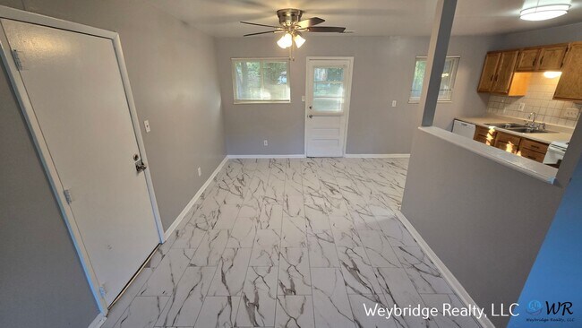 Foto del edificio - Beautiful 3 Bedroom 2 Full Bath Home Locat...