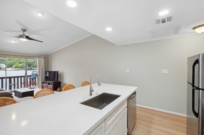 Foto del edificio - 801 River Rd