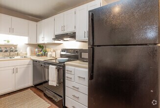 Standard-  Kitchen - University Apartments Chapel Hill
