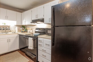 Standard-  Kitchen - University Apartments Chapel Hill