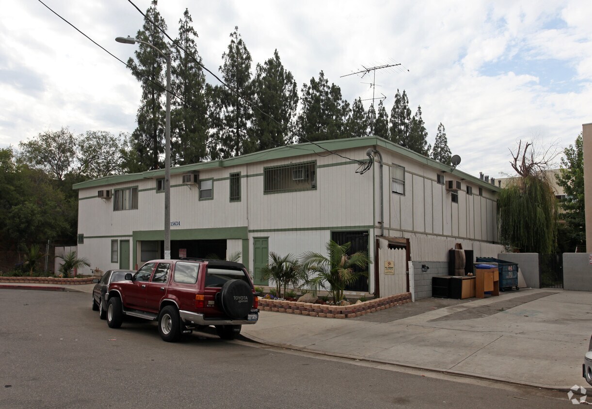 Primary Photo - 15634 Leadwell St