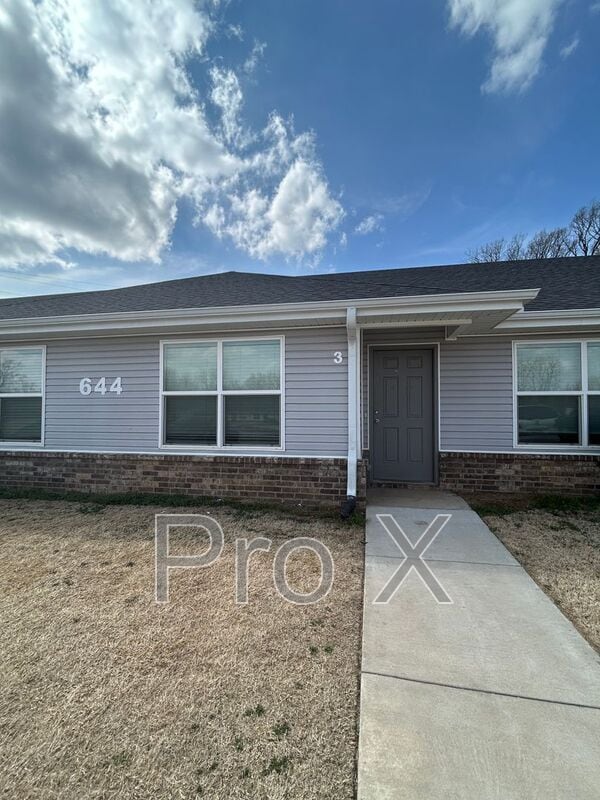 Primary Photo - 644 Hidden Springs Dr