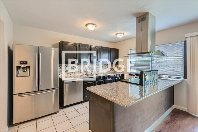 Building Photo - 941 Longhorn Dr