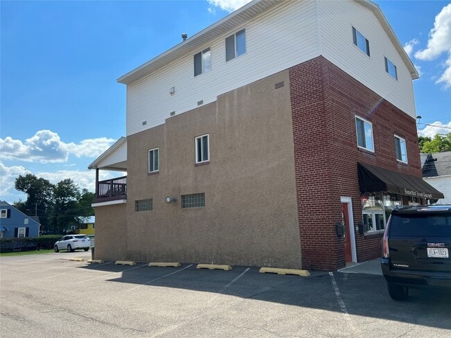 Building Photo - 268 Harry L Dr