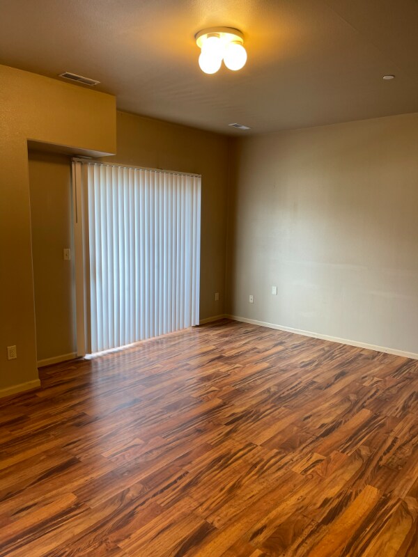 Foto del edificio - 404 S Johnson St