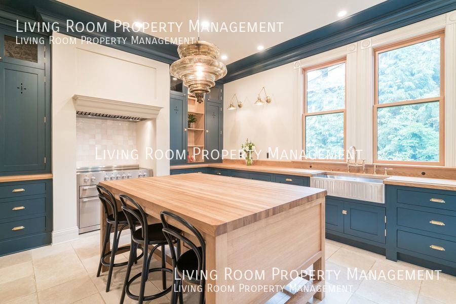Primary Photo - Stunning and Elegant Victorian Home!