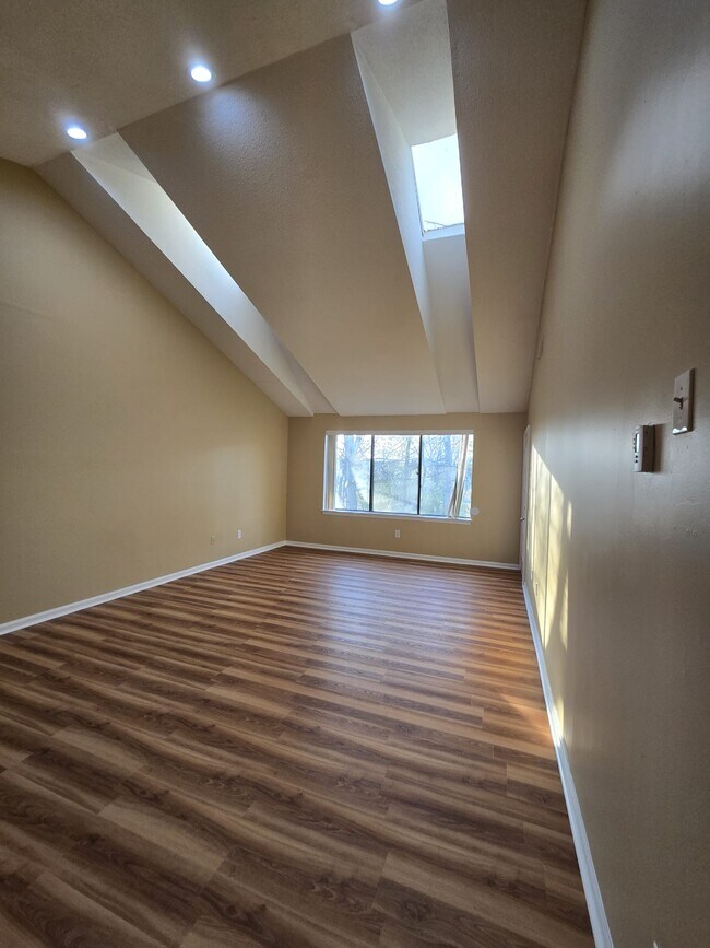 Building Photo - 463 Whalley Ave