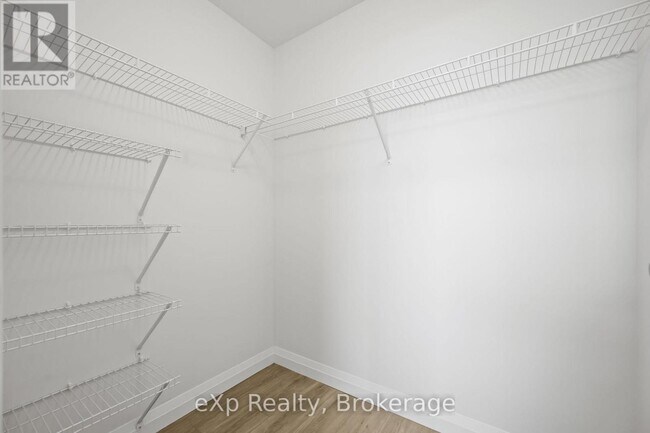 Photo du bâtiment - 93 Arthur St S