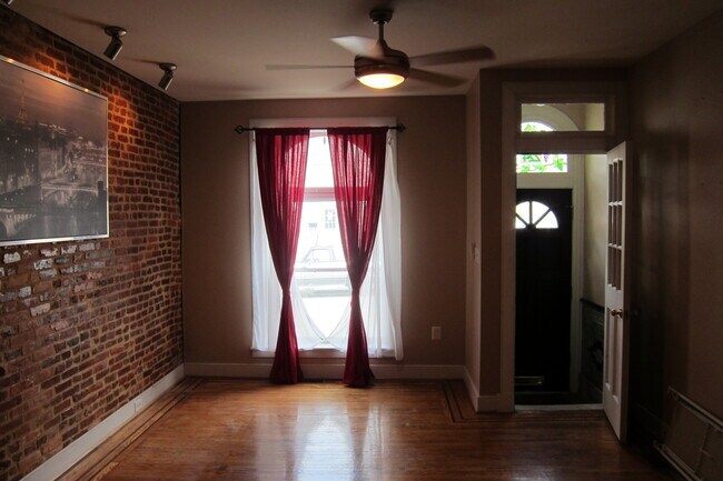 Building Photo - 224 S East Ave