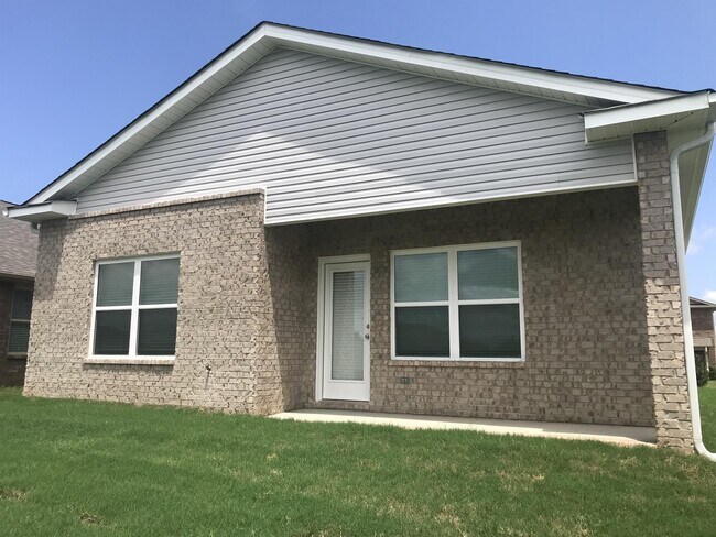 Building Photo - 102 Daymark Dr