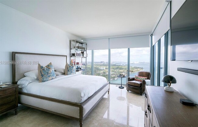 Foto del edificio - 601 NE 36th St