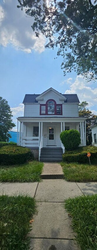 Foto principal - 4 BD 1.5 BA