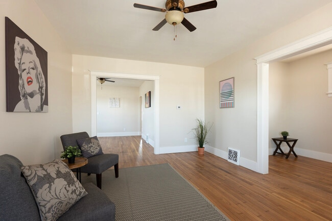 Living room - 1137 W Euclid St