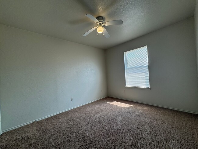 Foto del edificio - 5706 Redstone Dr