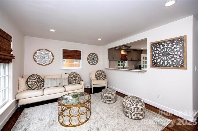Foto del edificio - 6719 Bradstock Ln