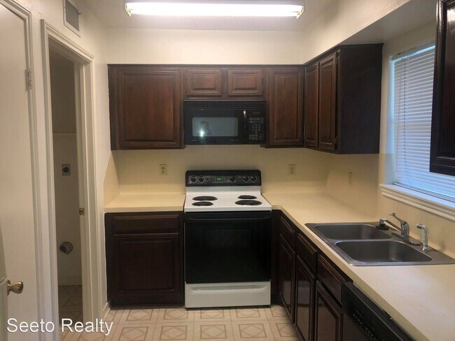 Building Photo - 9215 Westwood Village Dr