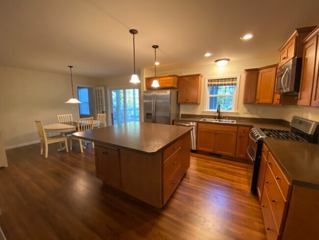 Foto del edificio - 2094 Fieldcrest Dr