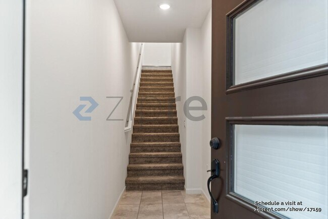 Foto del edificio - 25390 Parklane Dr