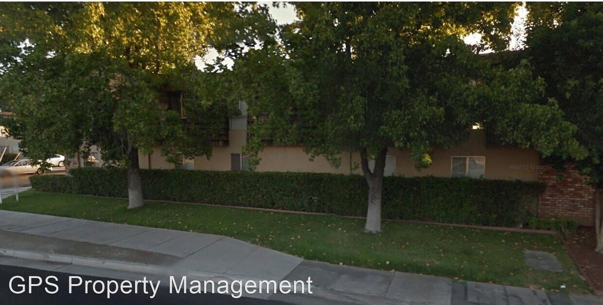 Primary Photo - 110 E Grove St
