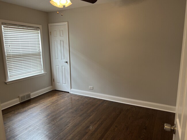 Foto del edificio - 10330 S Green St