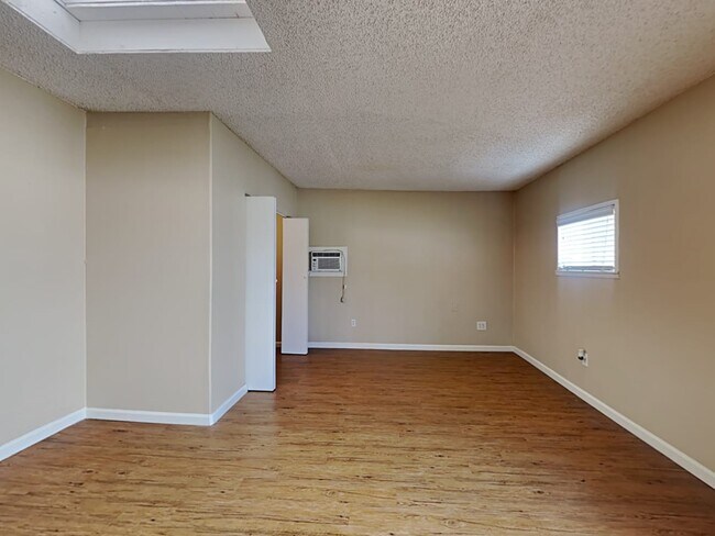 Building Photo - 12309 Wicker Dr