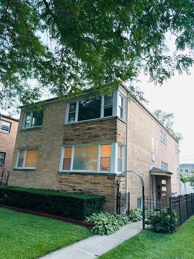 Building Photo - 8638 Trumbull Ave