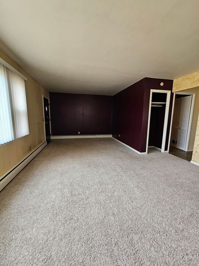 Foto del edificio - 2 BEDROOM | 1 BATH | GARAGE | SOUTH