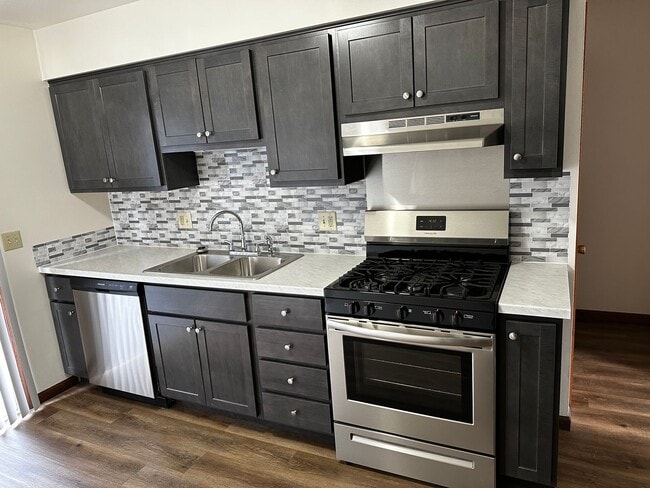 Foto del edificio - 513-F S Silverwood Lane
