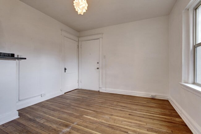 Building Photo - 1226 N Marion St