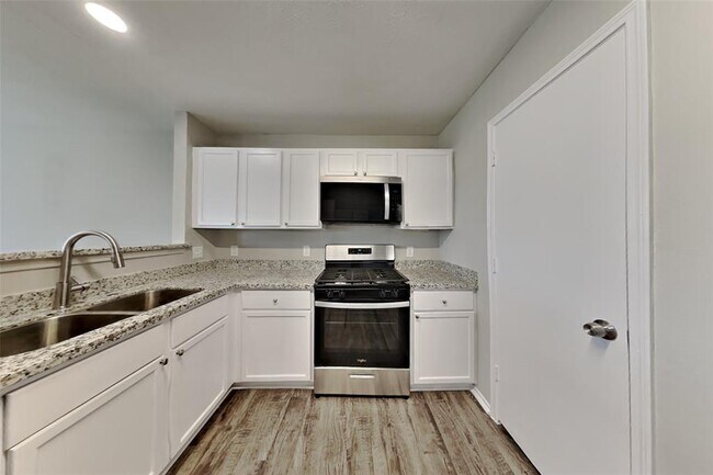 Foto del edificio - 11818 Sandy Stream Dr