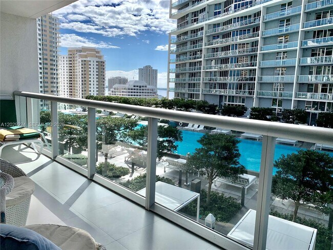 Foto del edificio - 475 Brickell Ave