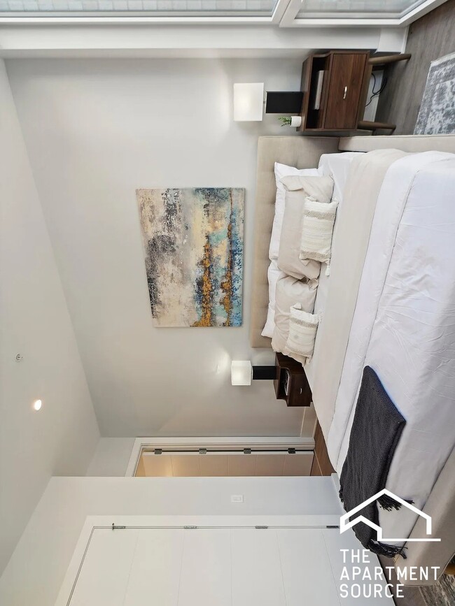 Building Photo - 812 W Adams St