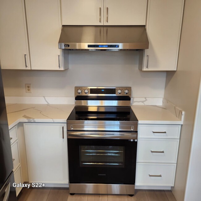 Building Photo - 1025 Mallet Ct