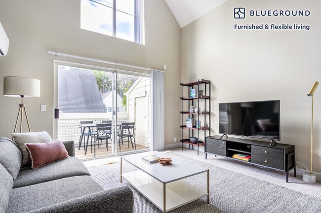 Foto del edificio - 900 Pepper Tree Ln