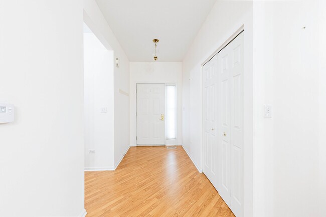 entryway, front door - 2965 Stockton Ct