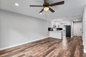 Building Photo - 3810 Southway Dr