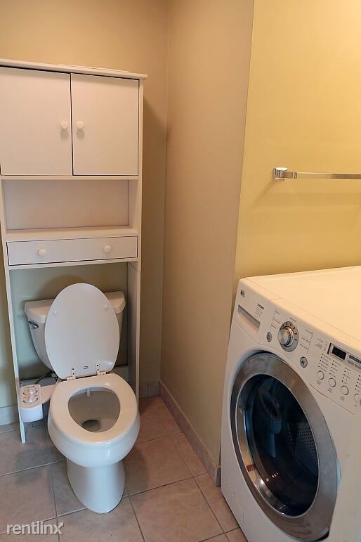 Foto del edificio - 2 br, 1.5 bath  - 3241 Milwaukee Ave Apt 1D