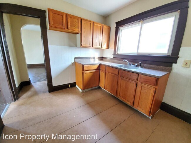Building Photo - 3 br, 1 bath House - 40 WGlenwood Ave