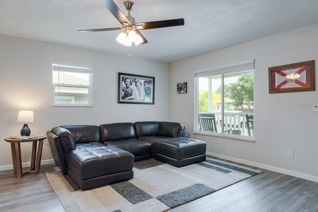 Foto del edificio - 4228 37th Ave N