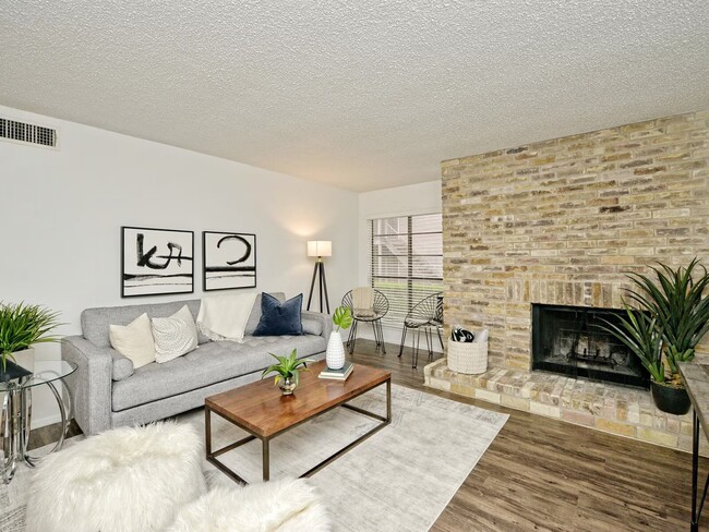 Building Photo - 3600 N Hills Dr