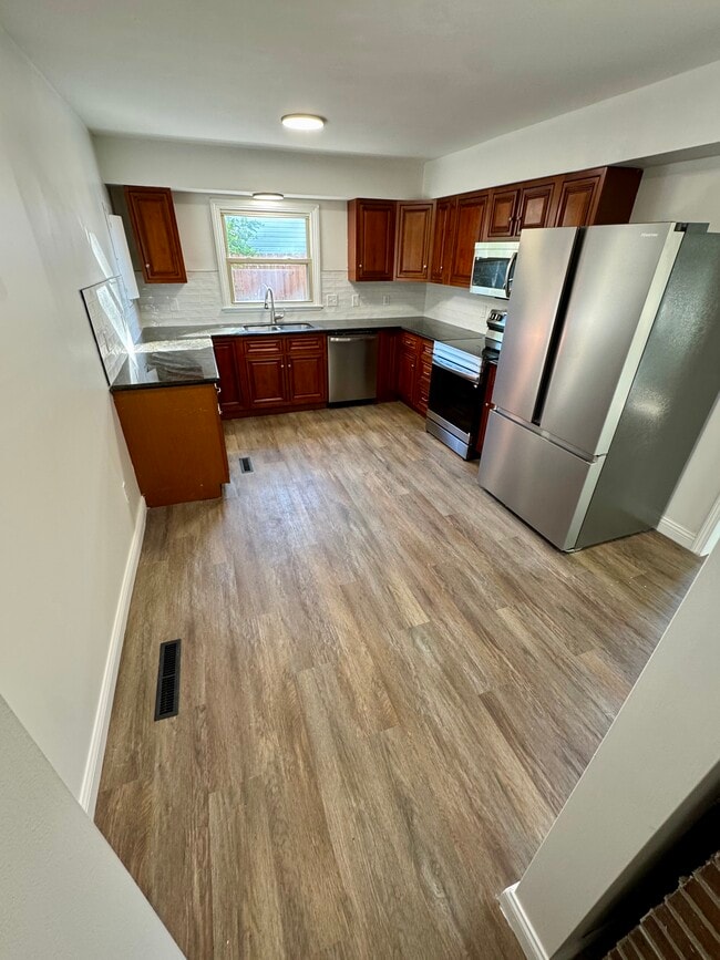 Foto del edificio - 324 Sturbridge Rd