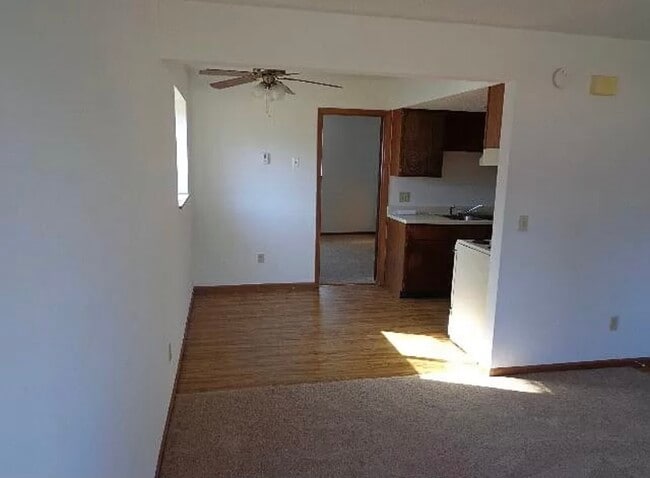 Building Photo - 404 N Hesperia St