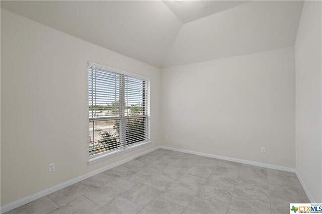 Building Photo - 204 Cres Heights Dr