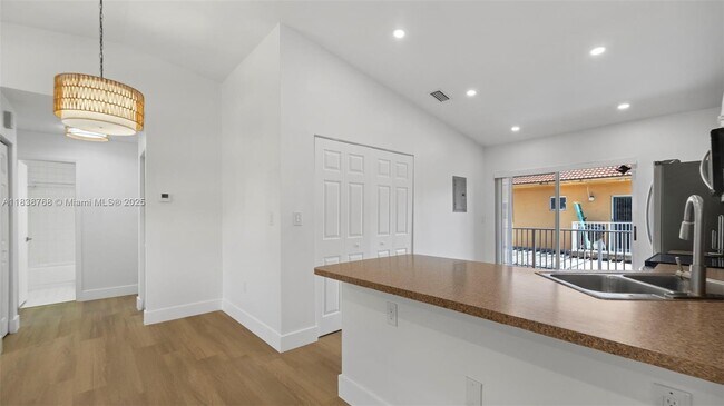 Foto del edificio - 3518 W 80th St