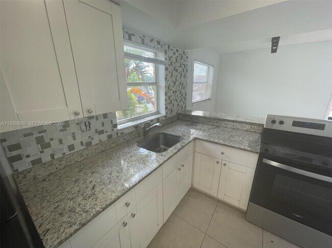 Foto del edificio - 7941 SW 10th St