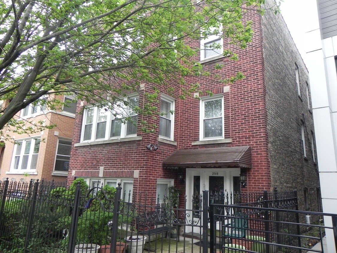 exterior - 2149 W Superior St