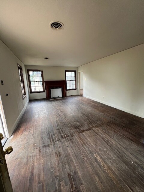 Building Photo - 1835 Rivercrest St